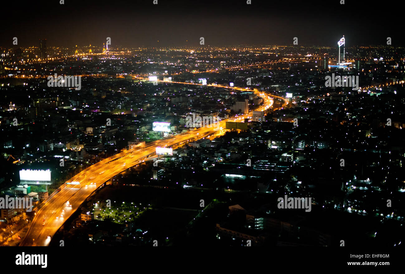 Vista da Lebua at State Tower di notte. Foto Stock