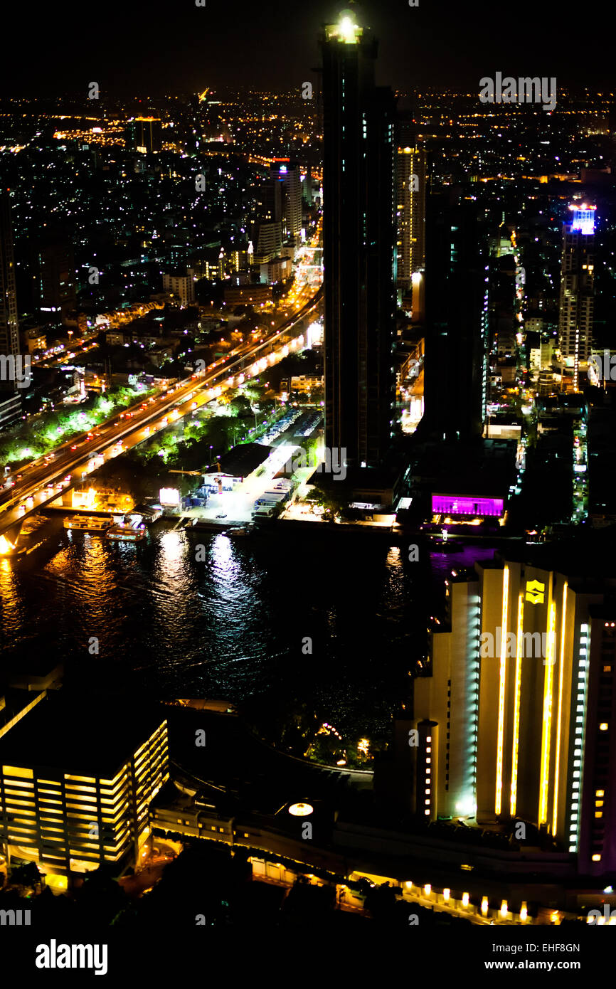 Vista da Lebua at State Tower di notte. Foto Stock