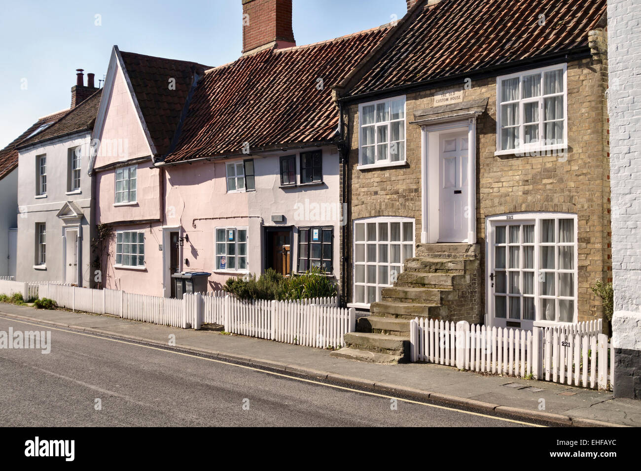 The Old Custom House alla fine della High Street ad Aldeburgh, Suffolk, Regno Unito Foto Stock