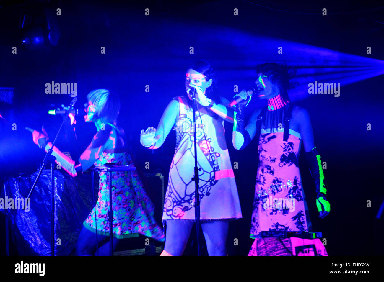 Pulcini sulla velocità dal vivo sul palco XFM presso la croce TDK Festival centrale di Londra. Foto Stock