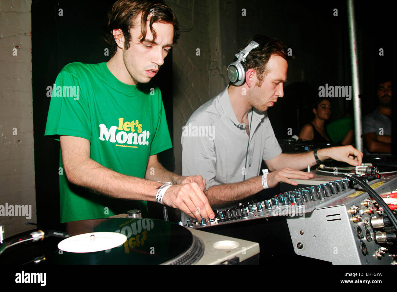 2 Molti dj sul palco XFM presso la croce TDK Festival centrale di Londra. Foto Stock