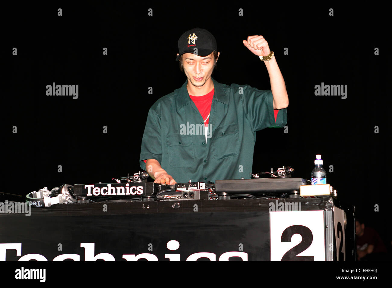 Akakabe dal Giappone vincitore della battaglia per la supremazia mondiale presso la DMC/Technics DJ World Championships a Hammersmith Apollo. Foto Stock