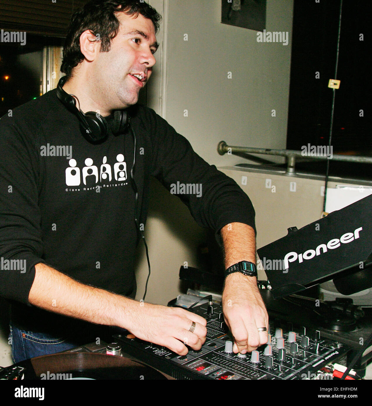 Neil Thornton da umano Zoo DJ al pazzo di discoteca a Grand Central London. Foto Stock