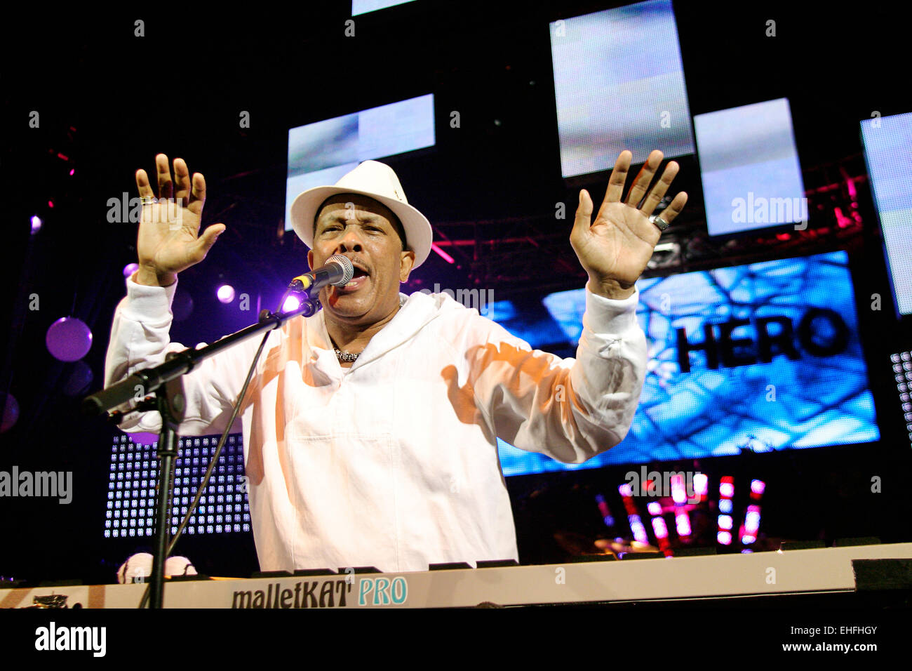 Roy Ayers dal vivo sul palco a Hero2Hero gig allo Shepherds Bush Empire di Londra. Foto Stock