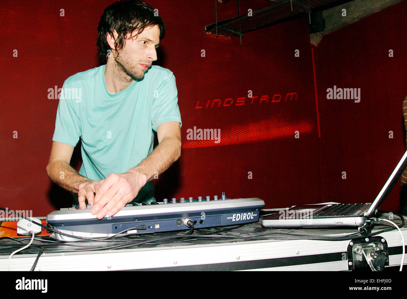 DJ giocare a Zoo umano all industria in Shoreditch Foto Stock