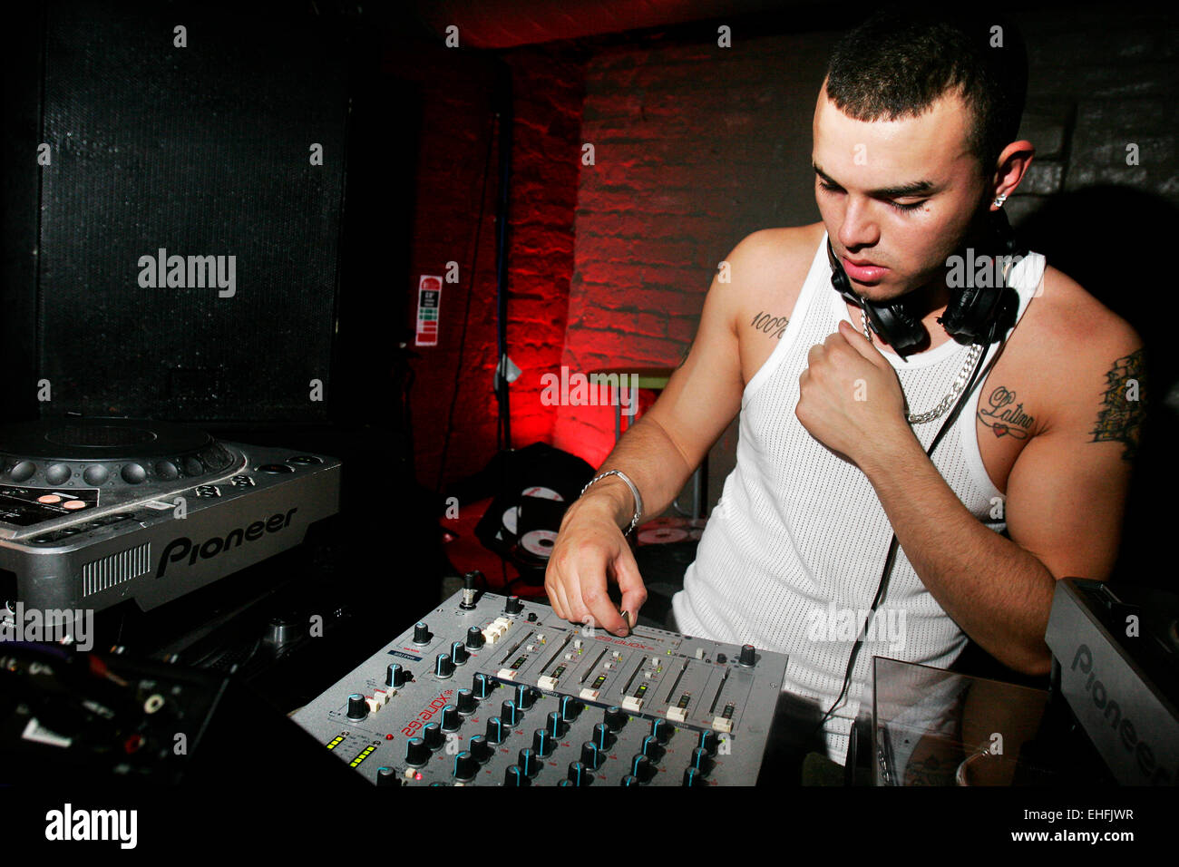 DJ Loco DJ al Tequila Sunrise a tela di Londra. Foto Stock