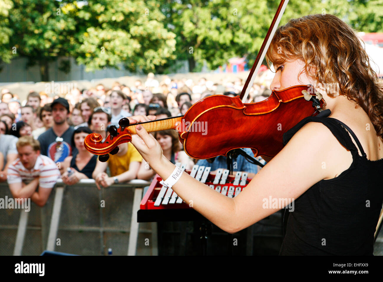 Adem live al Field Day festival nel Parco Victoria di Londra. Foto Stock