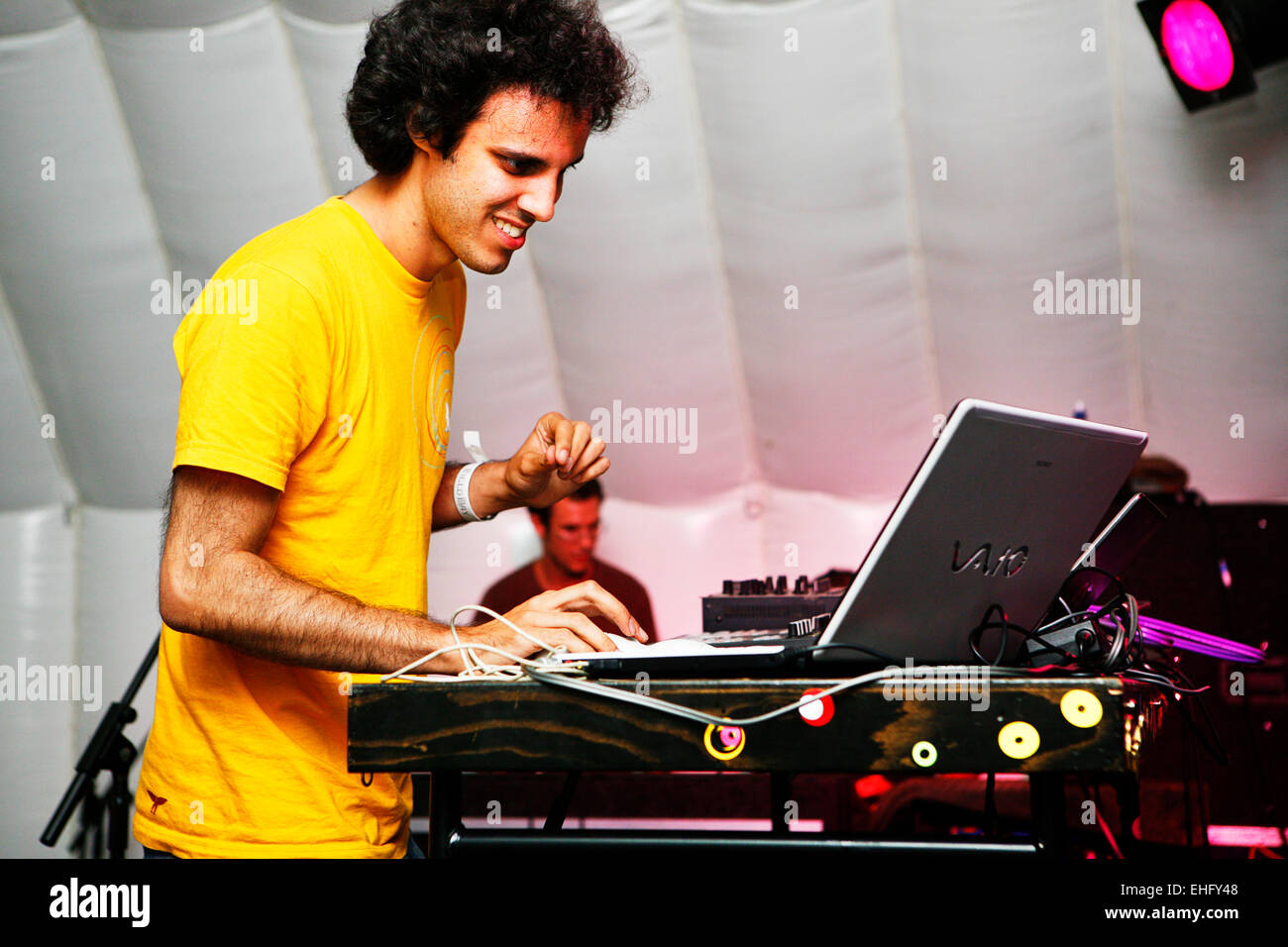 Four Tet live al Field Day festival nel Parco Victoria di Londra. Foto Stock