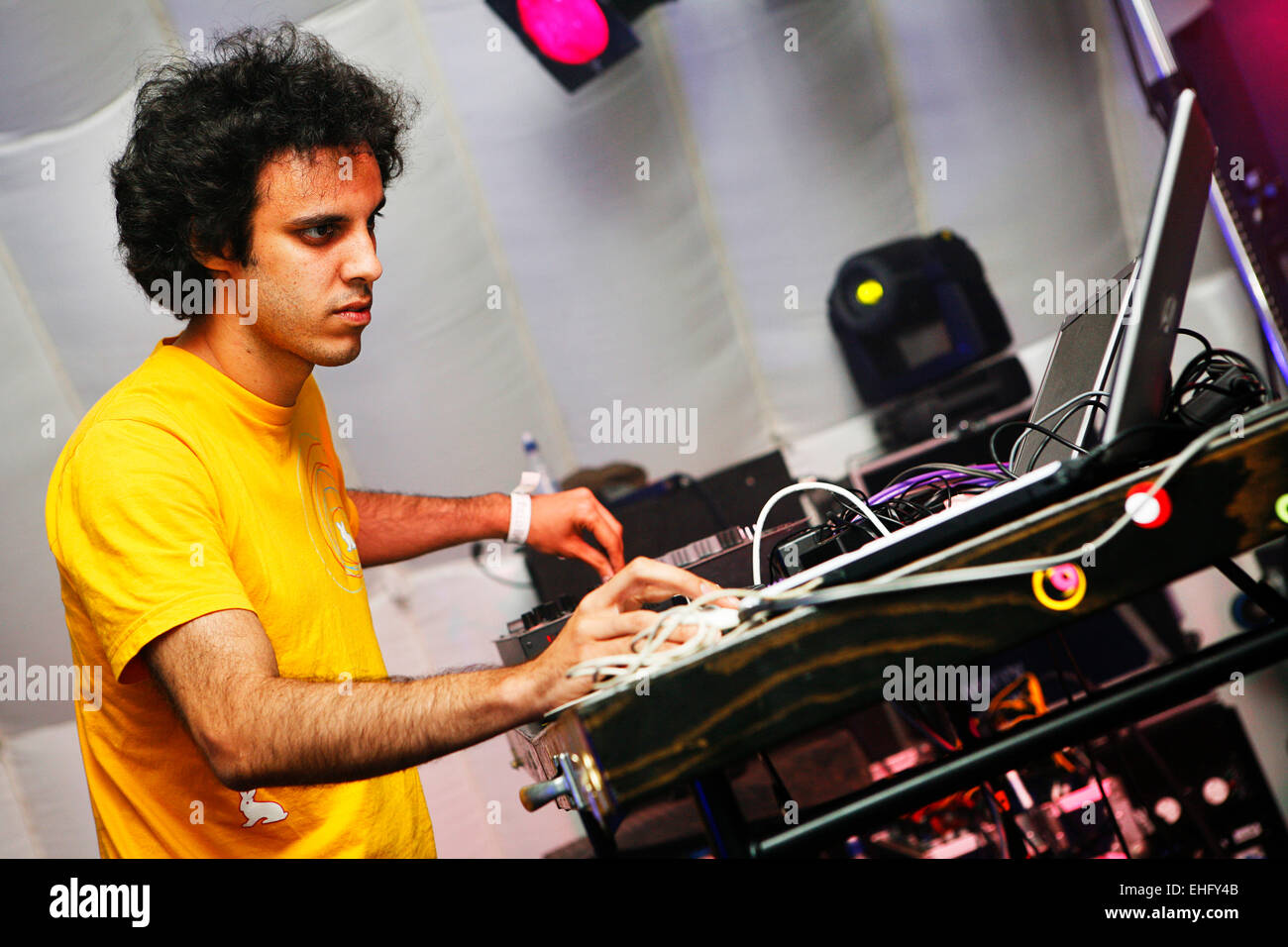 Four Tet live al Field Day festival nel Parco Victoria di Londra. Foto Stock