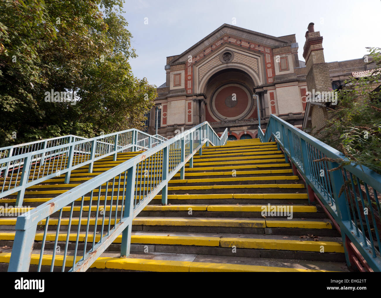 Ampio angolo di visione dell'ingresso posteriore a Alexandra Palace, Haringey, Londra. Foto Stock