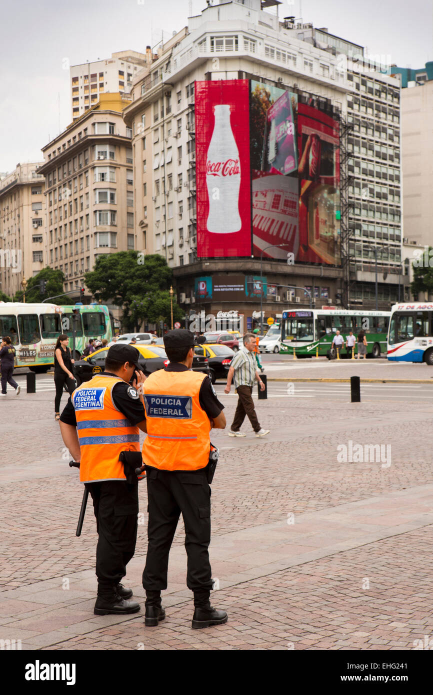 Argentina, Buenos Aires, Plaza de la Republica, polizia federale sul dovere Foto Stock