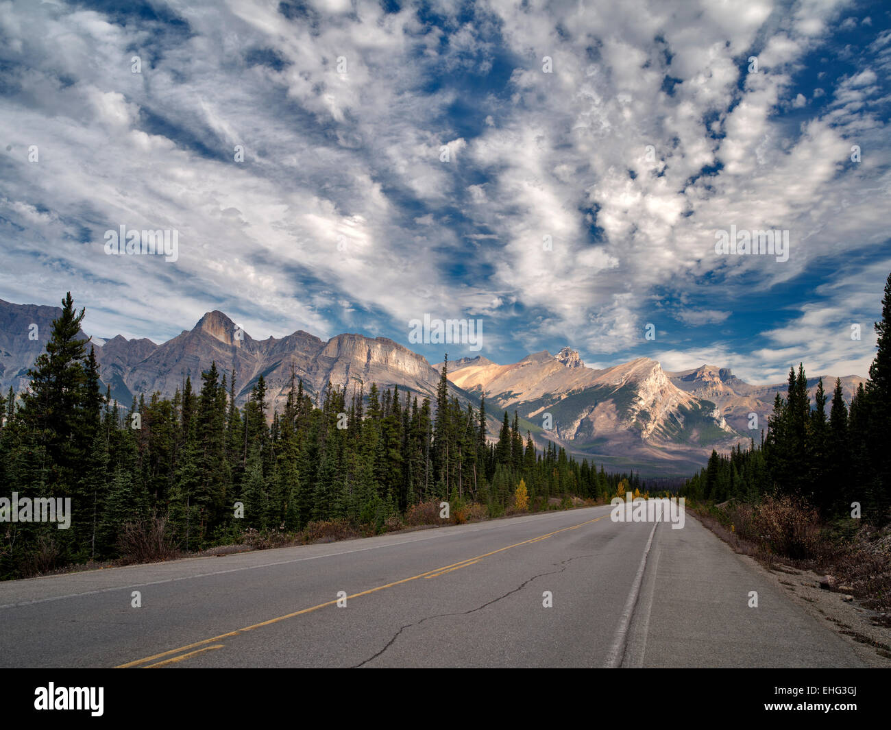 Strada nel Parco Nazionale di Banff, Alberta, Canada Foto Stock