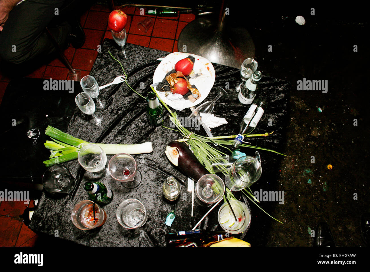 Una tabella meesy all'ultimo martedì della società ' una danza macabra" Sfera di Halloween a Londra. Foto Stock