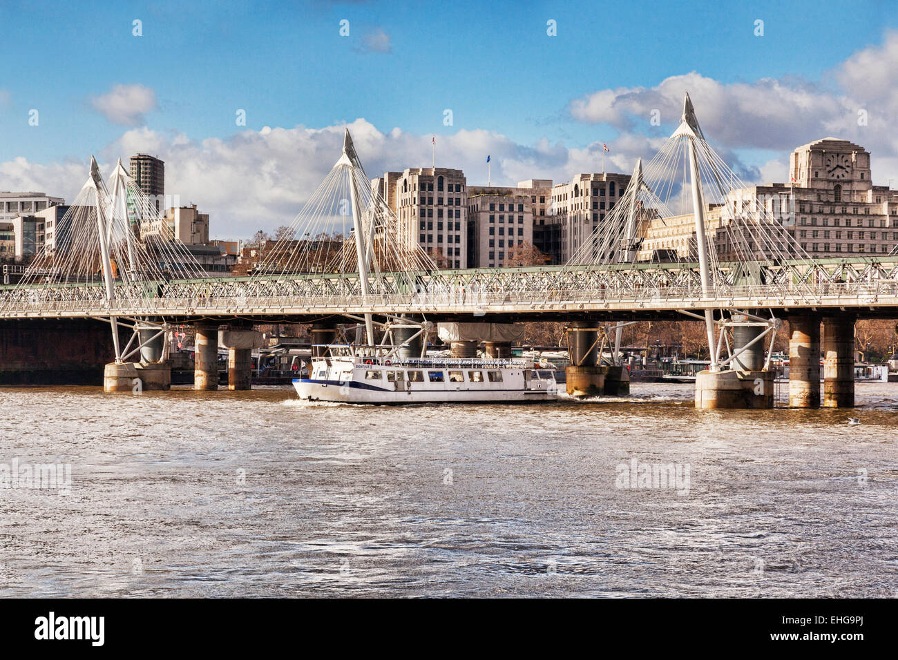 Il Golden Jubilee Ponti e il fiume Tamigi, Londra, Inghilterra. Foto Stock