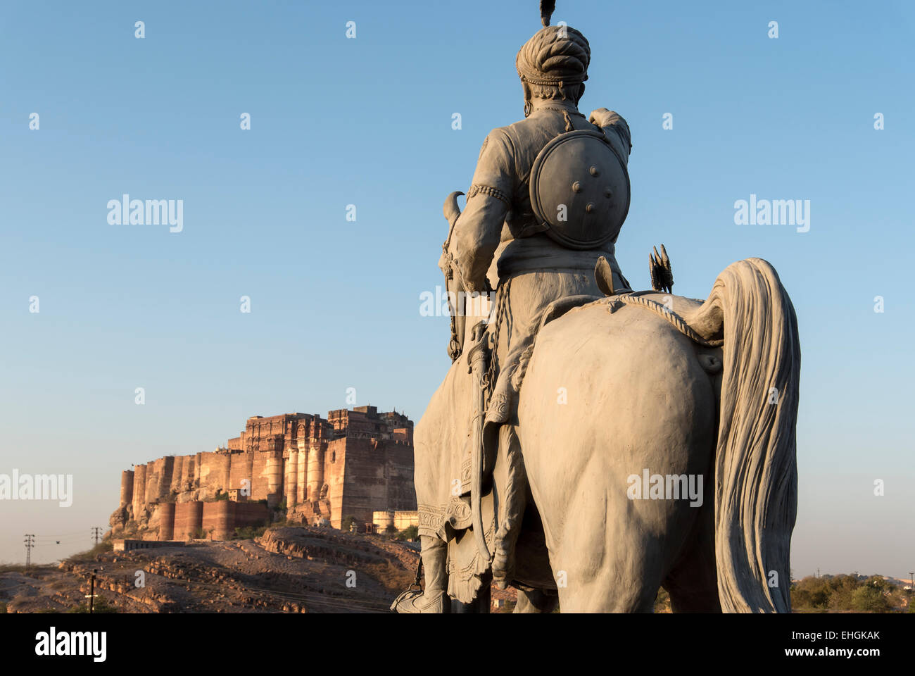 Statua di Rao Jodha Ji e Forte Mehrangarh, Jodhpur, Rajasthan, India Foto Stock