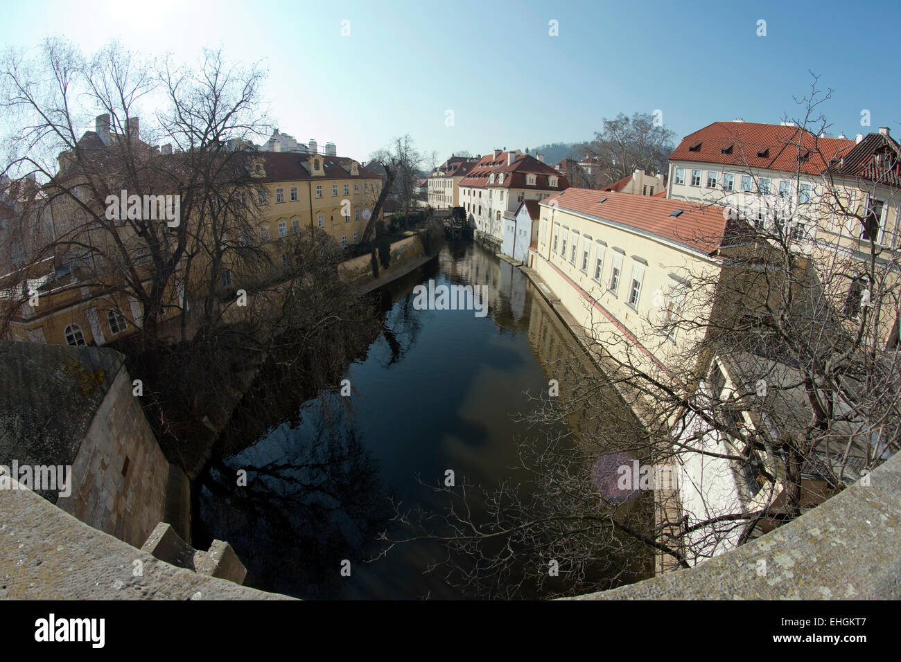 Certovka - Devil's canale - chiamato anche piccola Venezia di Praga è un breve canale artificiale che si trova nel quartiere di Praga minore Foto Stock