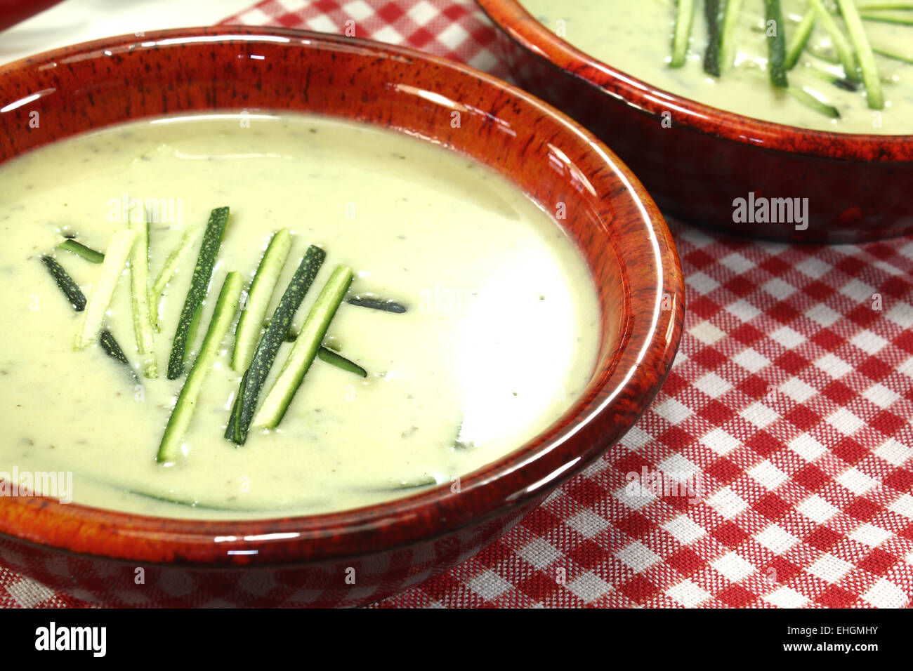 Cremosa zuppa di zucchine Foto Stock