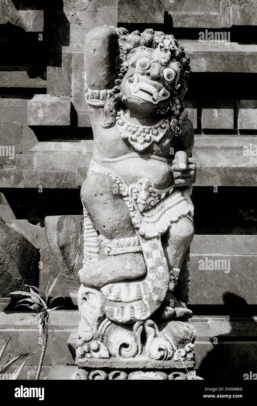 Fotografia di viaggio - Balinese arte scultura in Ubud a Bali in Indonesia nel sud-est asiatico in Estremo Oriente. Statua Foto Stock