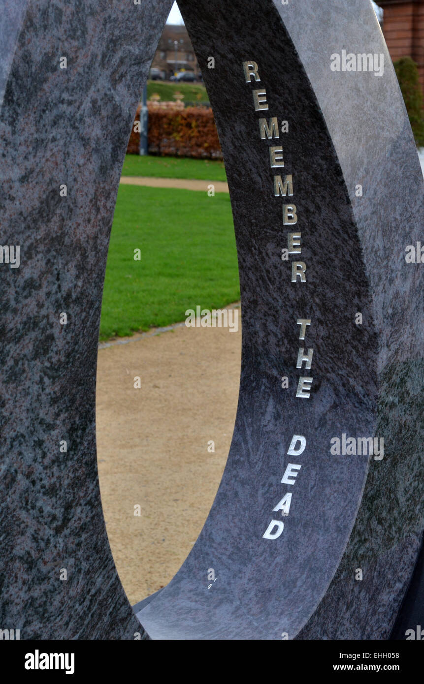 Un monumento commemorativo dedicato a coloro che sono stati uccisi o feriti nel corso del loro lavoro. Foto Stock