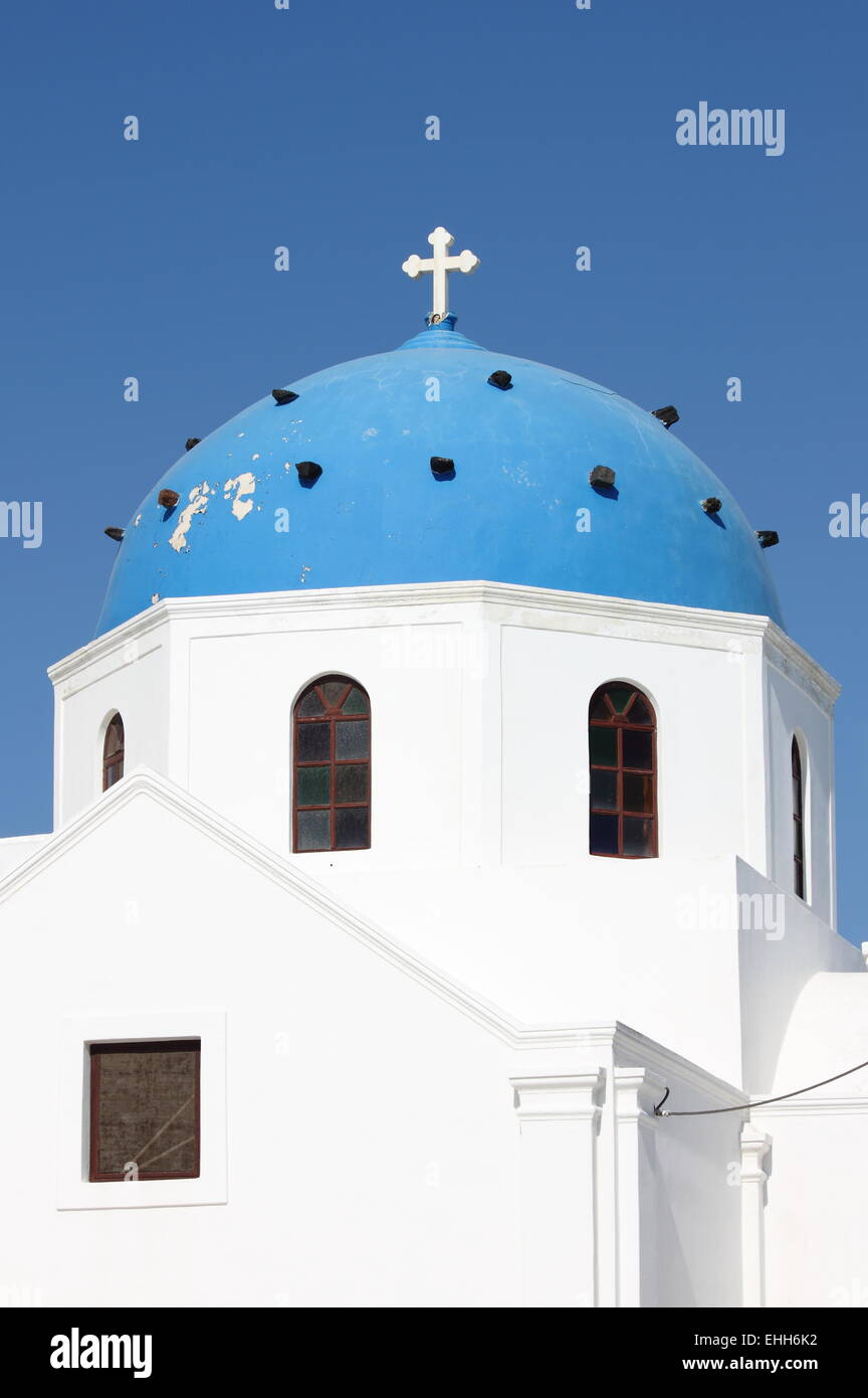 Tipica chiesa duomo in Santorini Foto Stock