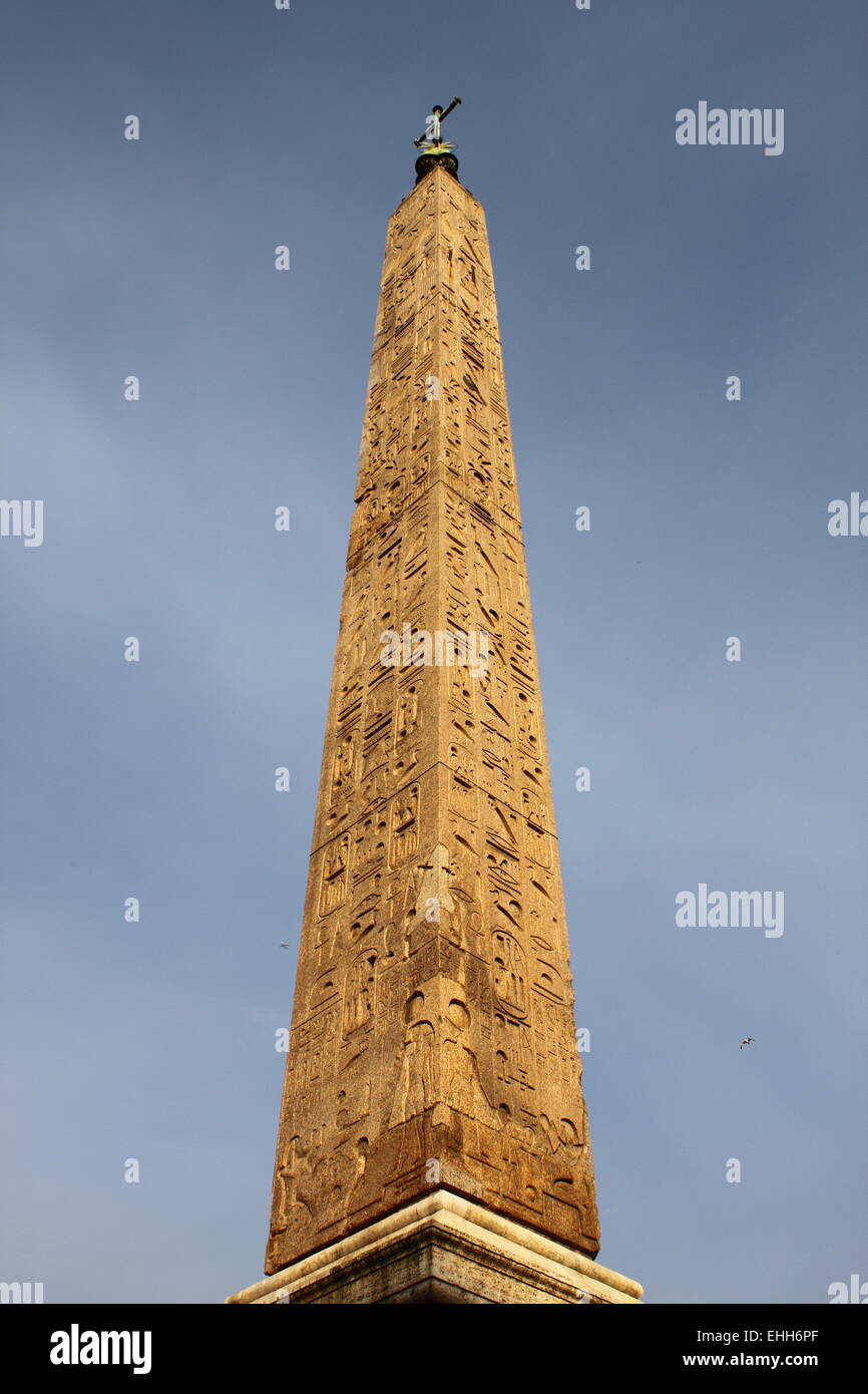 Obelisco Egiziano in Piazza del Popolo, Roma Foto Stock