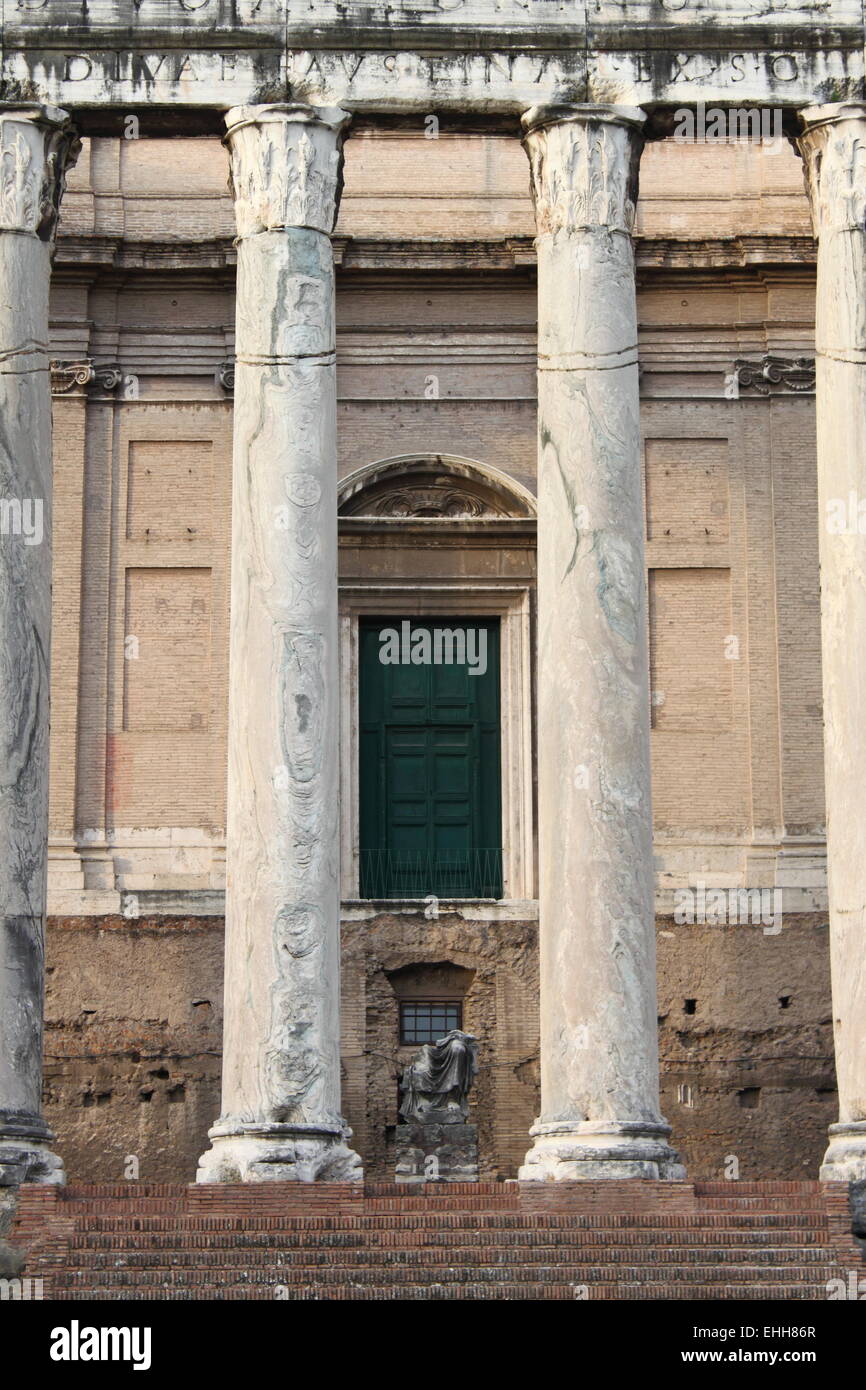 Tempio di Antonino e Faustina in Roma Foto Stock