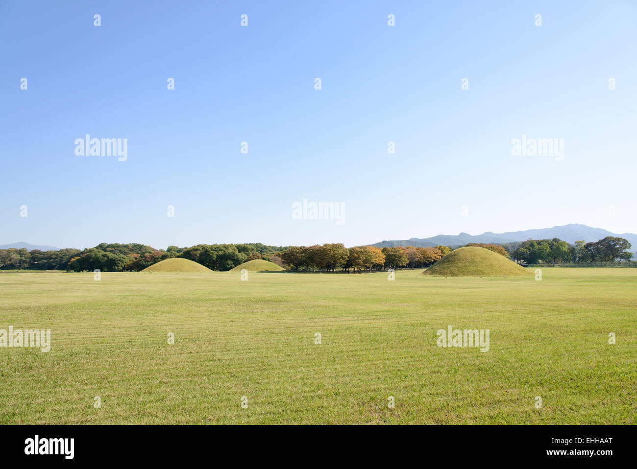 Tombe reali situato in Gyeongju in Silla unito. Silla era uno dei regni della Corea antico. Foto Stock