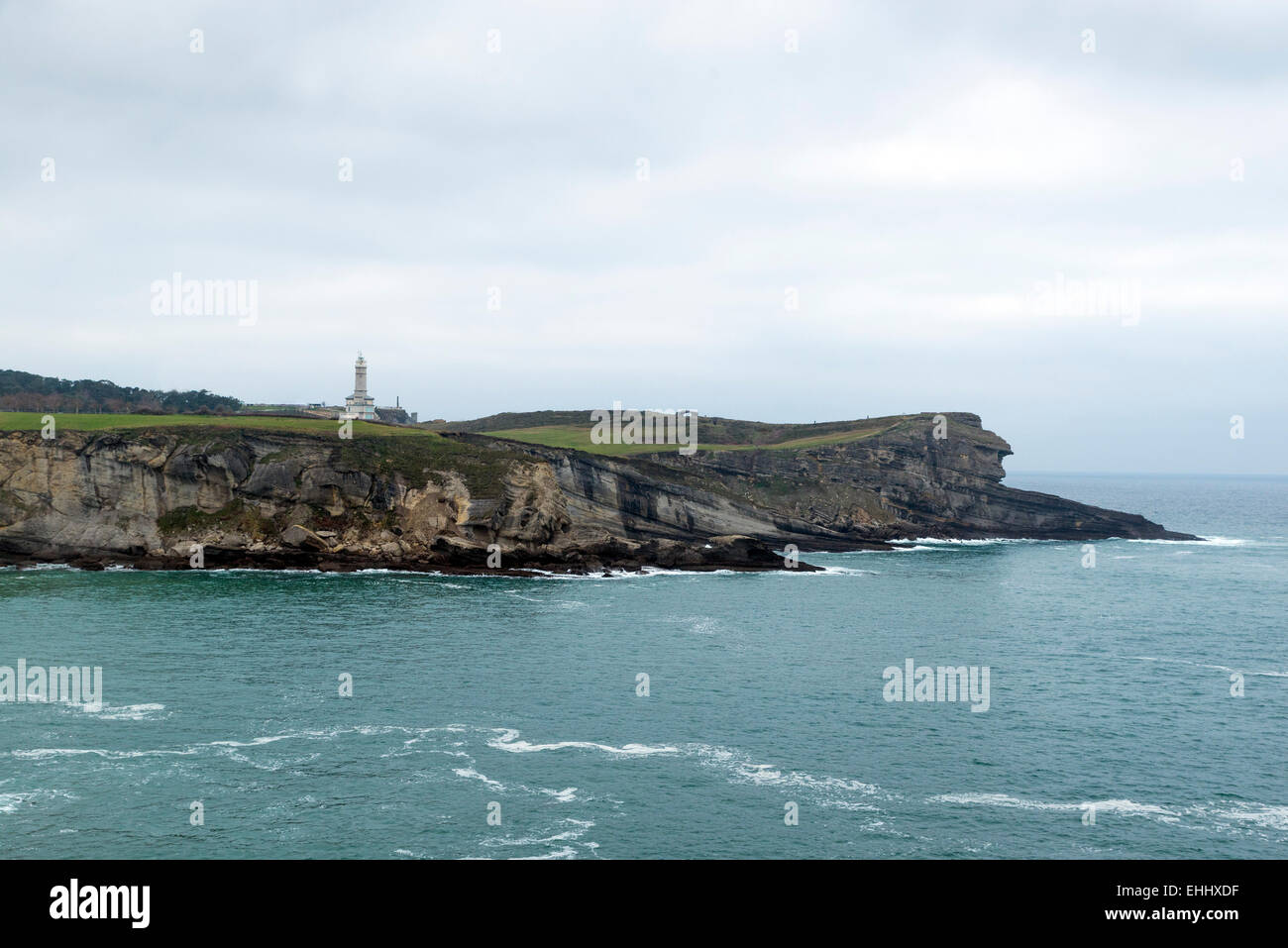 Faro sulla costa settentrionale della Spagna Foto Stock