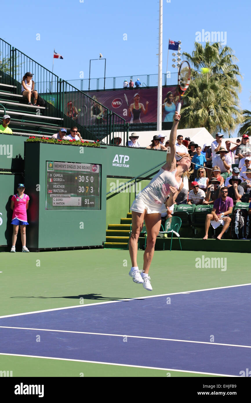 Indian Wells, California, 13 marzo, 2015 British giocatore di tennis Heather Watson sconfigge italiano Camila Giorgi nelle Donne Singoli Secondo turno al BNP Paribas Open (punteggio 7-5 7-5). Foto: Camila Giorgi (Italia) Credito: Werner Fotos/Alamy Live News Foto Stock