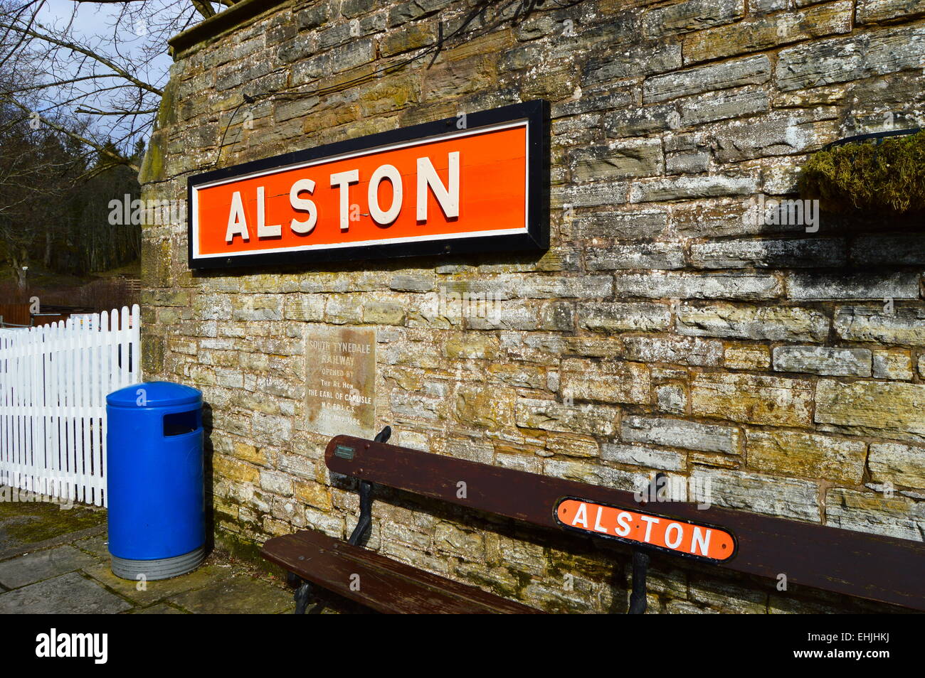Segno di stazione a stazione di Alston sul South Tynedale Railway. Foto Stock