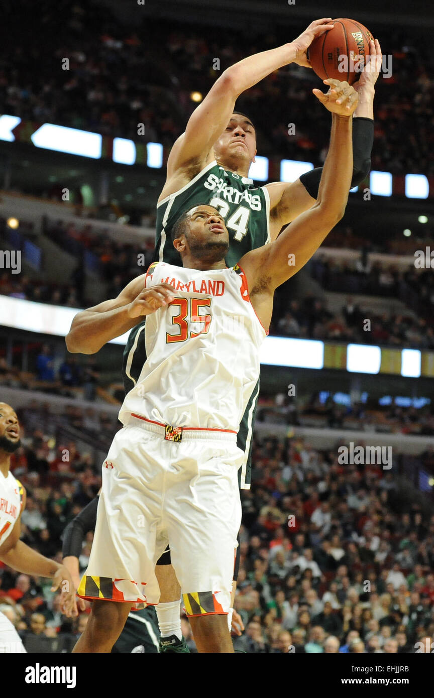 Chicago, IL, Stati Uniti d'America. Xiv Mar, 2015. Michigan State Spartans avanti Gavin scellini (34) e Maryland Terrapins avanti Damonte Dodd (35) lotta per il rimbalzo nel primo semestre durante il 2015 Big dieci di pallacanestro degli uomini di gioco del torneo tra il Maryland Terrapins e il Michigan State Spartans presso la United Center di Chicago, IL. Patrick Gorski/CSM/Alamy Live News Foto Stock