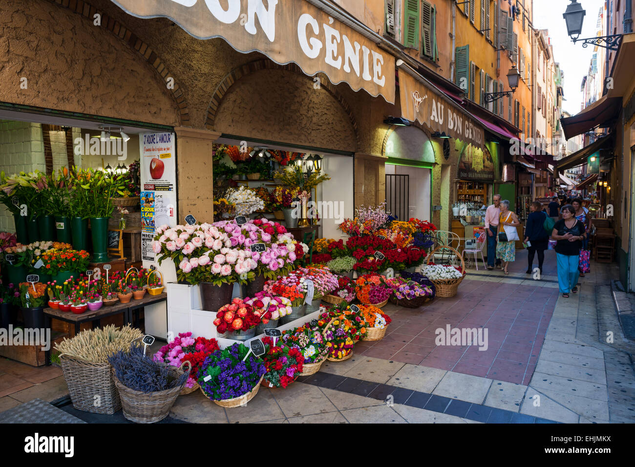 Nizza, Francia - 2 ottobre 2014: "Au Bon genie' negozio di fiori sulla via pedonale Rue Pairoliere, una pittoresca strada dello shopping di Nizza Foto Stock