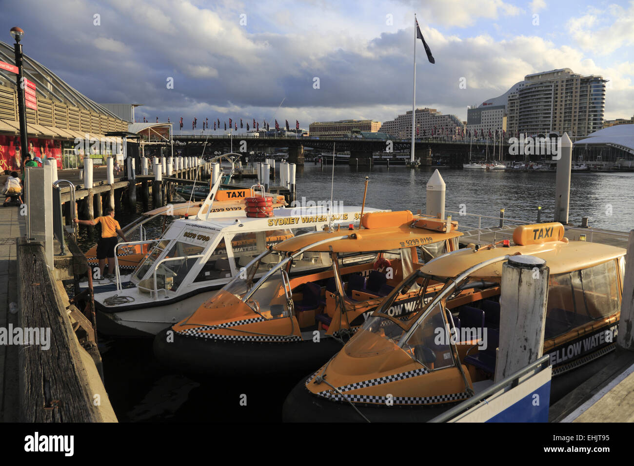 I taxi acquatici docking in Darling Harbour, Sydney, Australia Foto Stock
