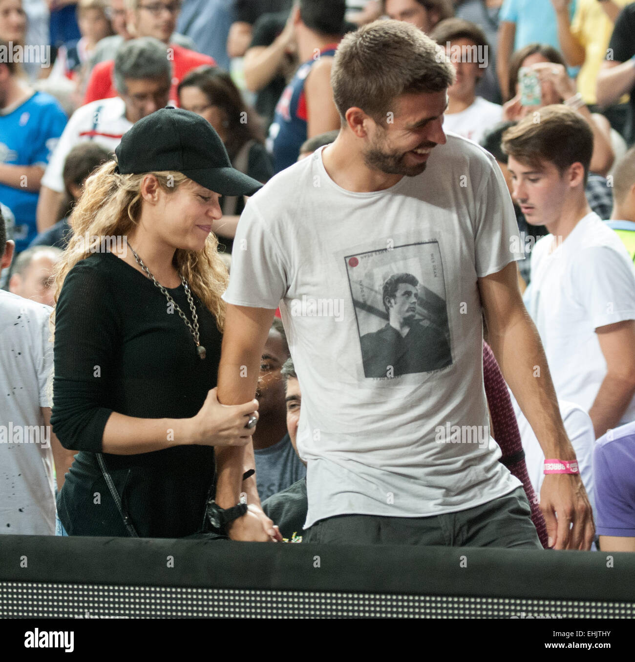 Una gravidanza Shakira e Gerard Pique assistere gli Stati Uniti v Slovenia gioco al mondo del basket Cup 2014 a Barcellona con: Shakira,Gerard Pique dove: Barcellona, Spagna Quando: 09 Set 2014 Foto Stock