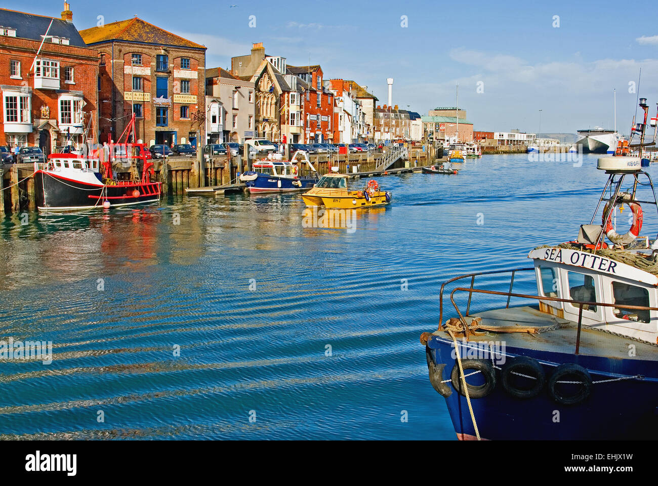 Weymouth Dorset e barche da pesca ormeggiate alla banchina del porto. Foto Stock