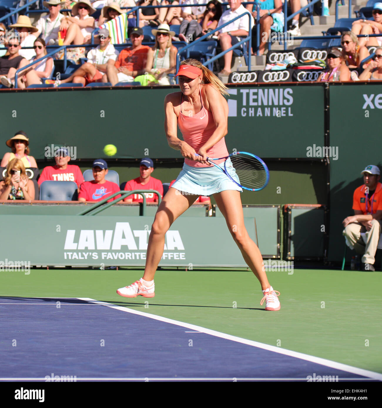 Indian Wells, California, Stati Uniti d'America. Il 14 marzo 2015. Il russo tennista Maria Sharapova sconfigge Yanina Wickmayer (Belgio) in Donne Singoli Secondo turno al BNP Paribas Open a Indian Wells. (Punteggio 6-1 7-5) Credito: Werner Fotos/Alamy Live News Foto Stock