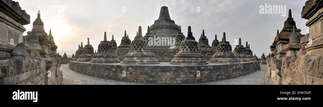 Panorama del tempio di Borobudur sull isola di Giava Foto Stock