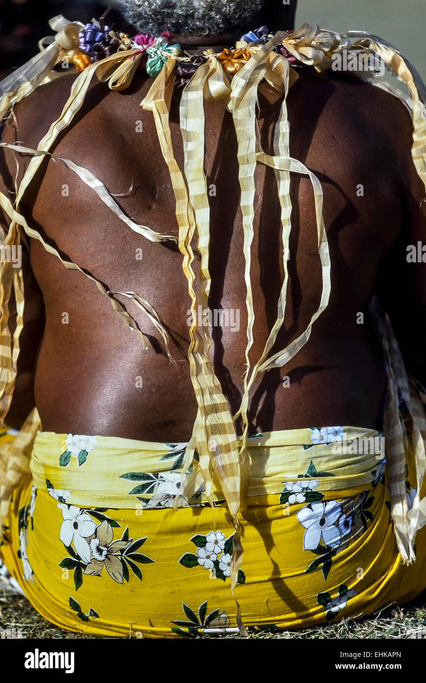 Villaggio uomo che indossa un sulu. malakati villaggio cerimonia yaqona. nacula island. Figi Foto Stock