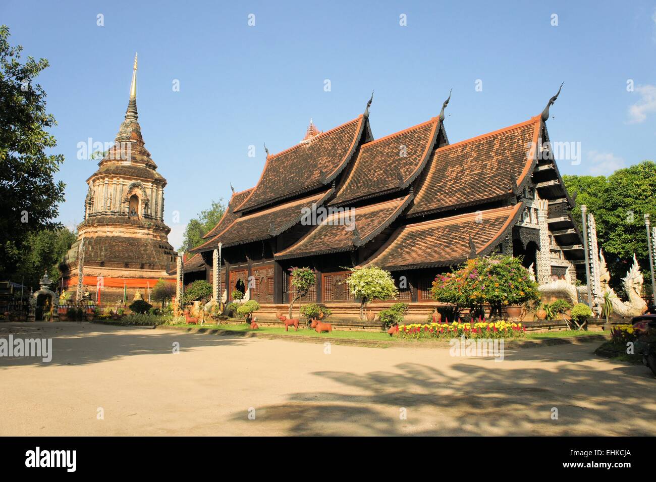 Legno tempio Buddista Wat Lok Molee, Chiang Mai, Thailandia Foto Stock