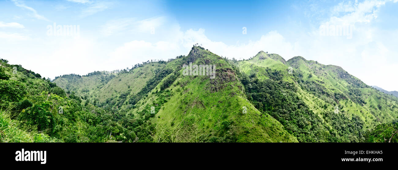 Il paesaggio è magico e che si apre da alta montagna per la valle tropicale Foto Stock