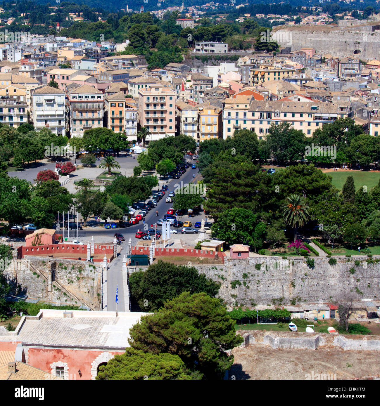 Vista aerea dalla vecchia fortezza sulla città con la nuova fortezza, Corfu, l'isola di Corfù, Grecia Foto Stock