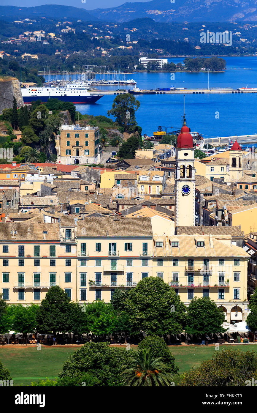 Vista aerea dalla vecchia fortezza sulla città con la nuova fortezza, Corfu, l'isola di Corfù, Grecia Foto Stock