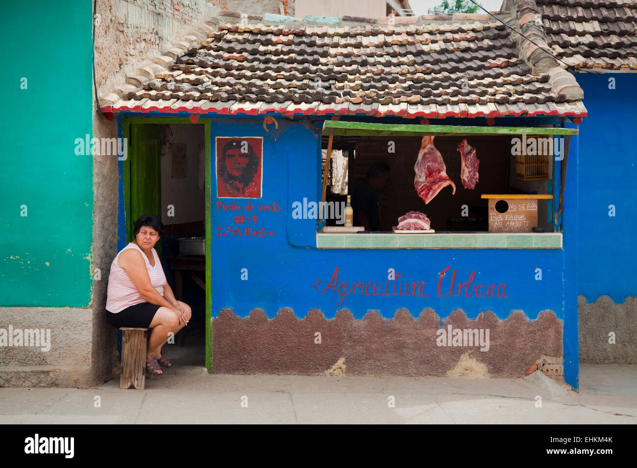 Un indipendente di una macelleria finestra in Trinidad, Cuba Foto Stock