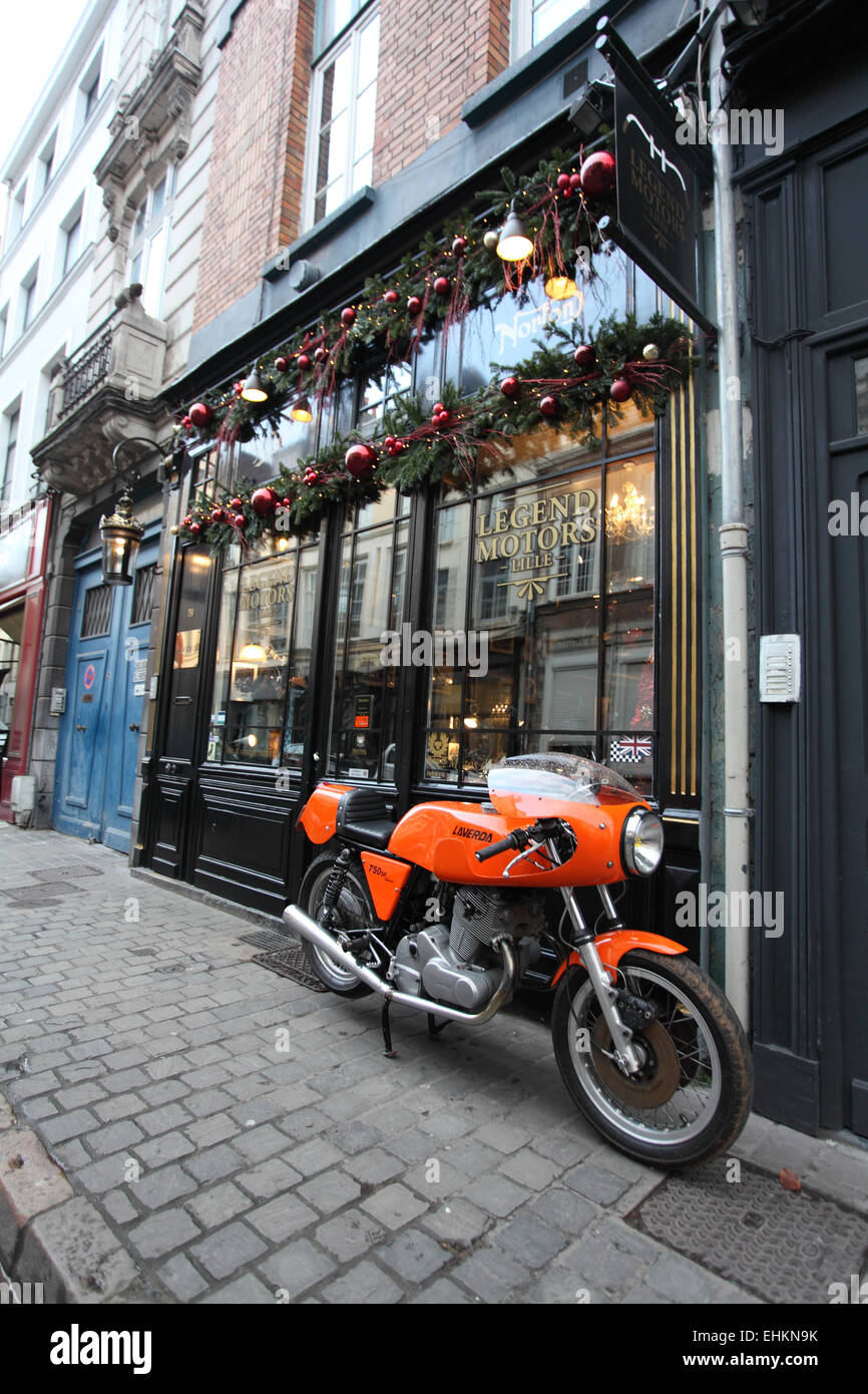 Legenda motori, un negozio specializzato nella vendita e nel ripristino di vecchi moto d'epoca, Quartier Royal, Lille, Nord, Francia Foto Stock