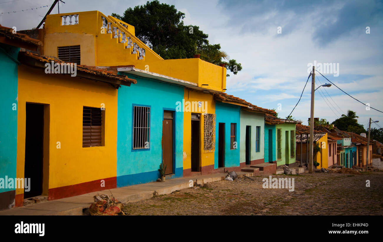 Un colorato street in Trinidad, Cuba Foto Stock