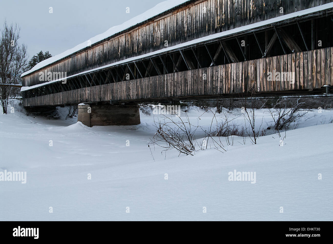 Ponte coperto in inverno nel Nuovo Brunswick Foto Stock