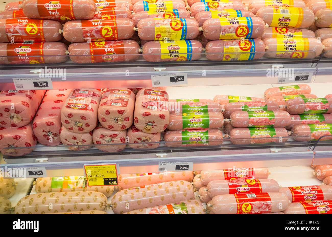 Carni processate display nel supermercato spagnolo Foto Stock