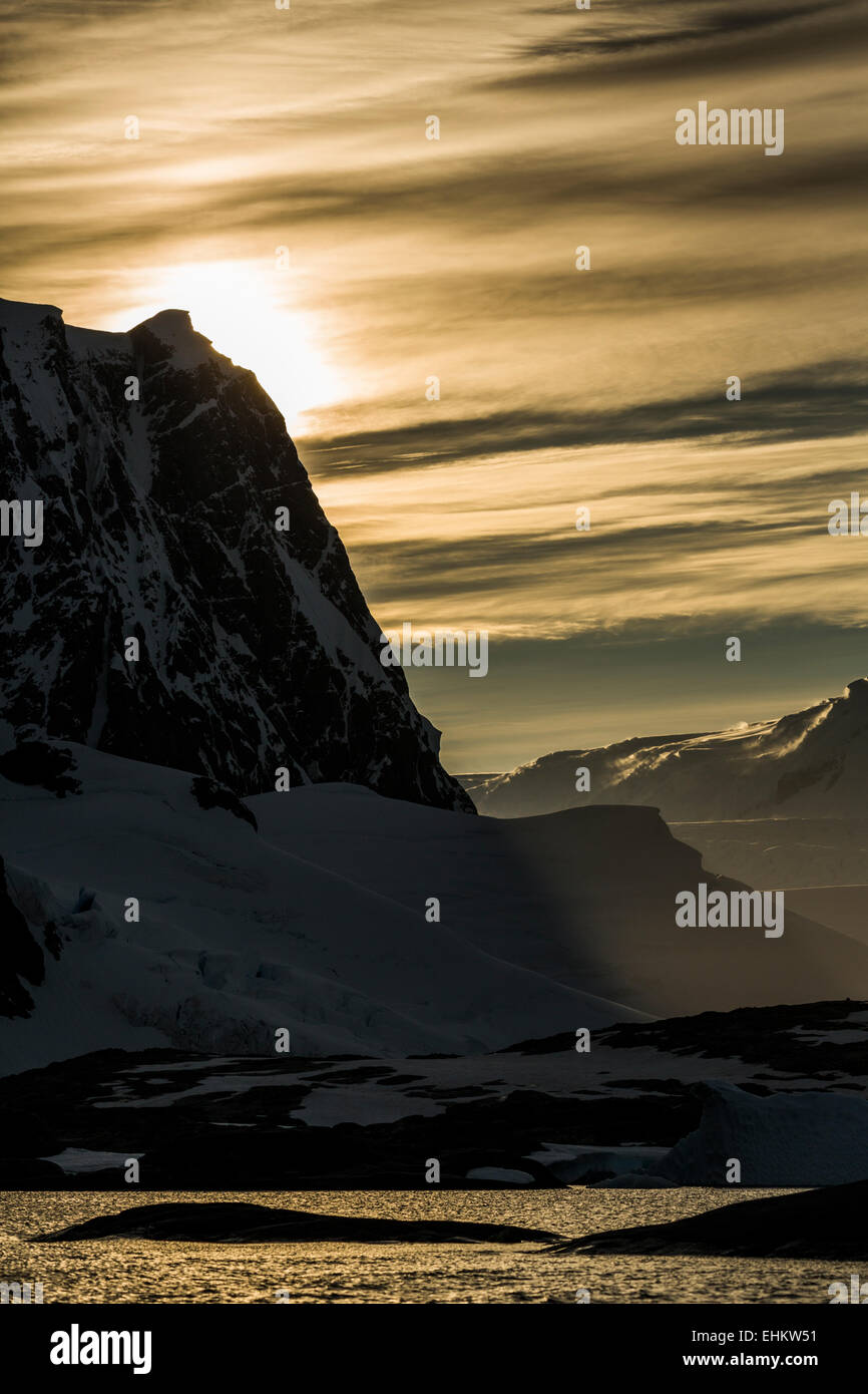 Il paesaggio con le montagne e il mare, Pleneau Bay, Antartide Foto Stock