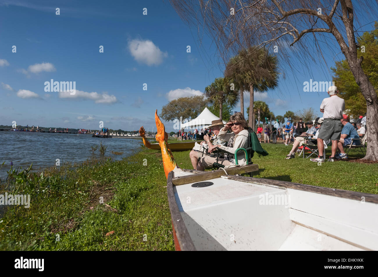Dragon Boat Racing event al Parco Wooton in Tavares, Florida USA Foto Stock