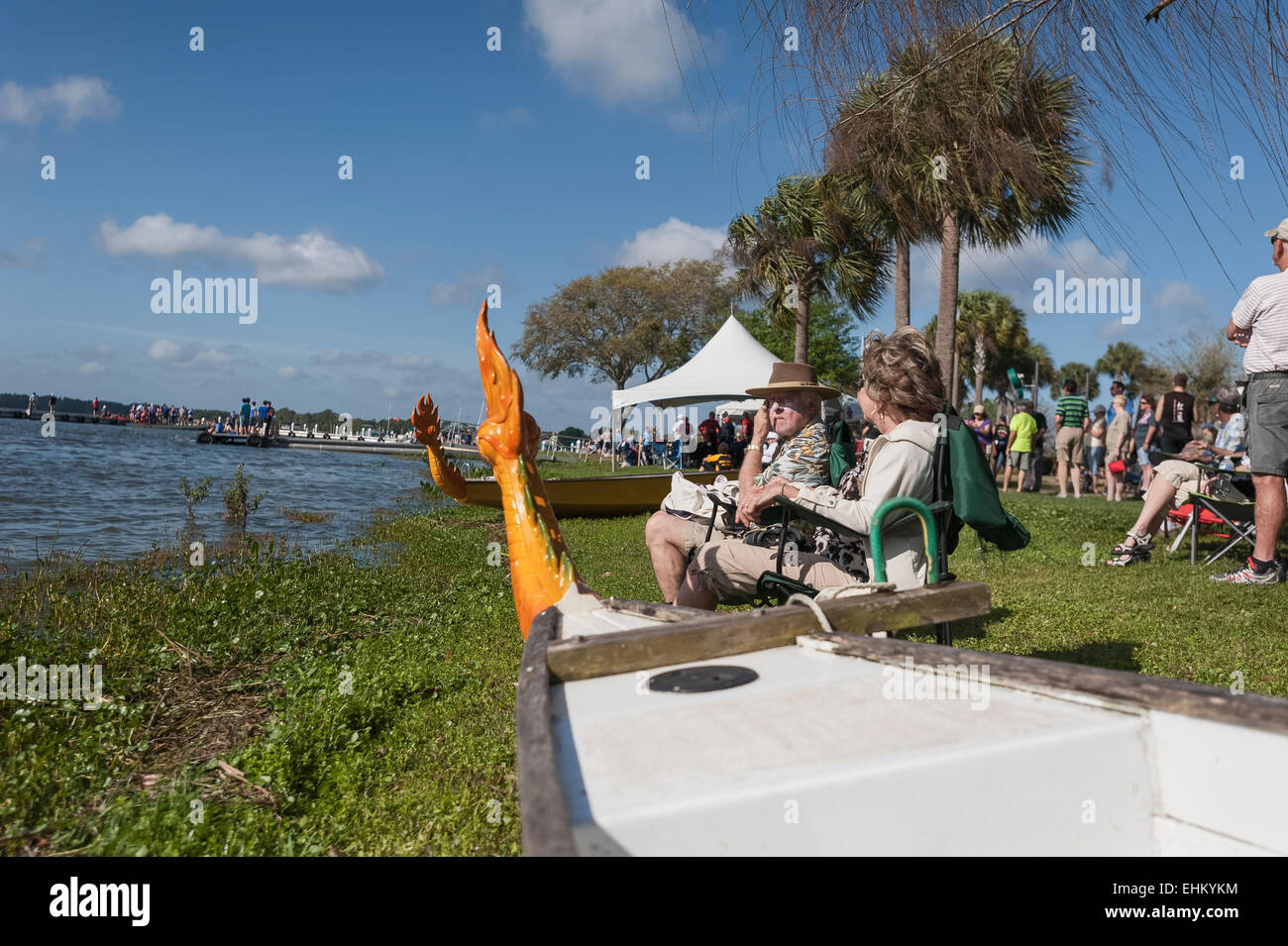 Dragon Boat Racing event al Parco Wooton in Tavares, Florida USA Foto Stock